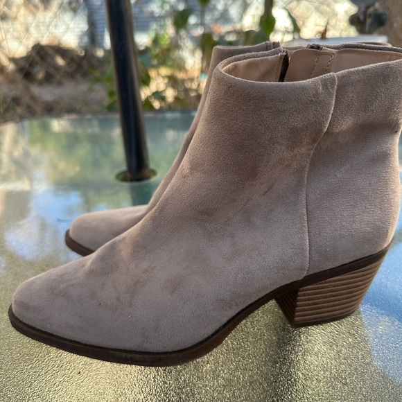 BP Wallis Taupe Ankle Booties, Size 6.5M NWOB - Picture 2 of 8